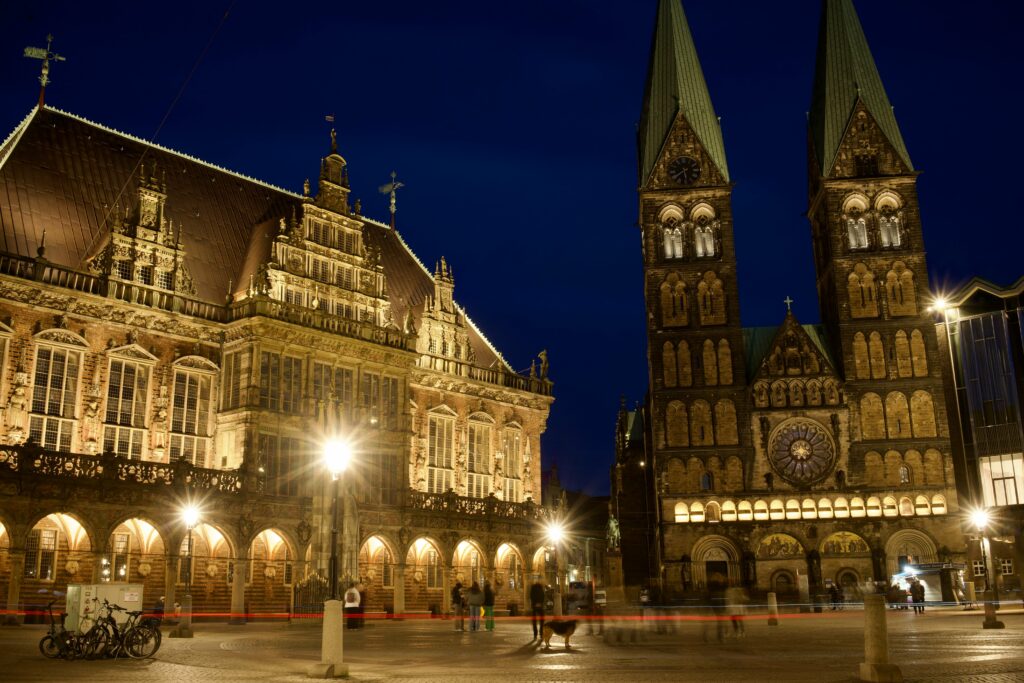 Nachtbild auf den Marktplatz, Dom und Rathaus in Bremen