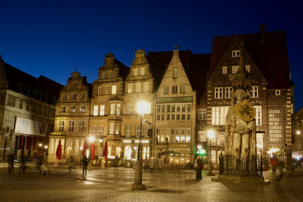 Nachtbild auf den Marktplatz und den Roland in Bremen