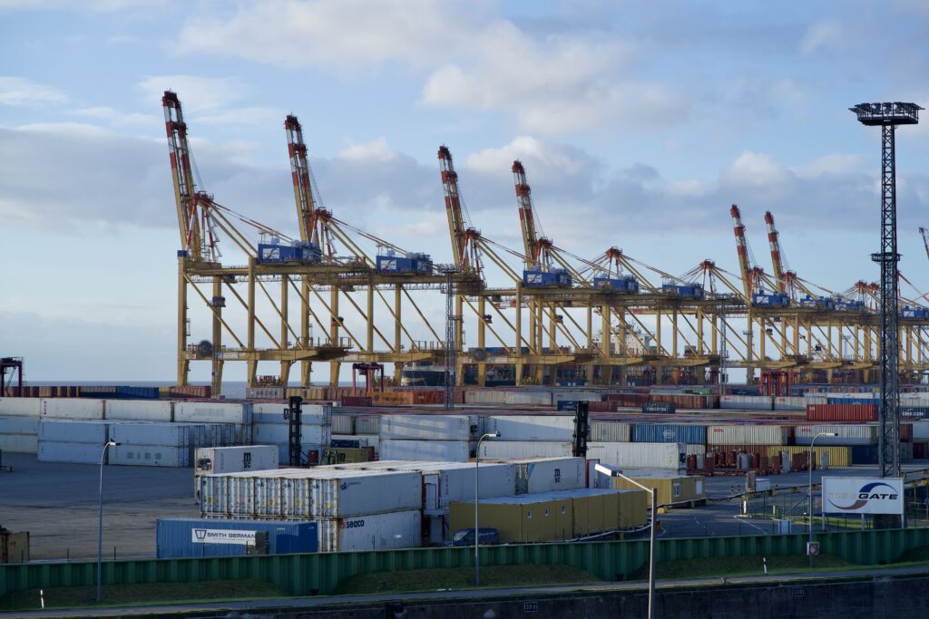 Bremerhaven mit Blick auf ein Containerterminal