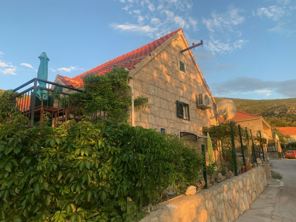 Ein Steinhaus im Inland Kroatiens