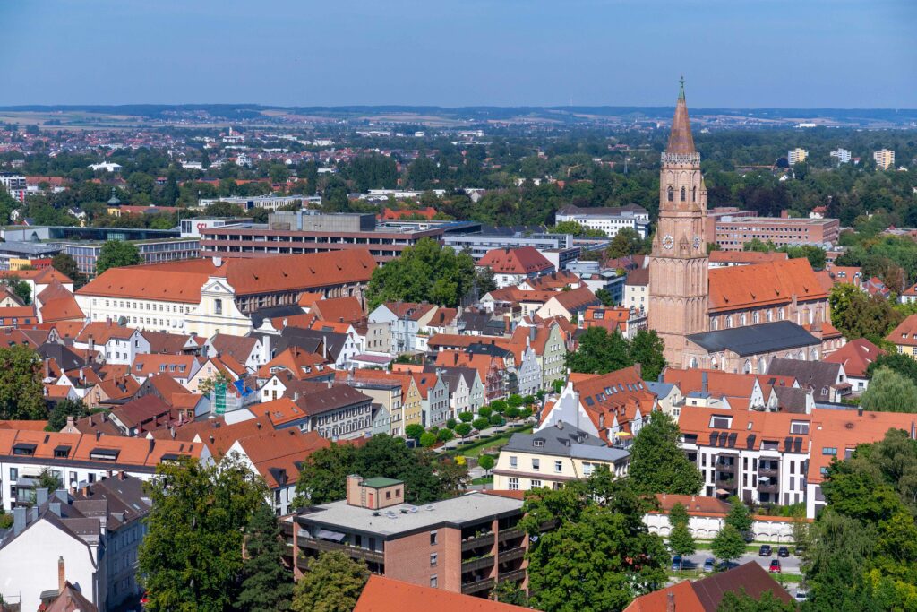 Blick auf die Straßen der Altstadt in Landshut