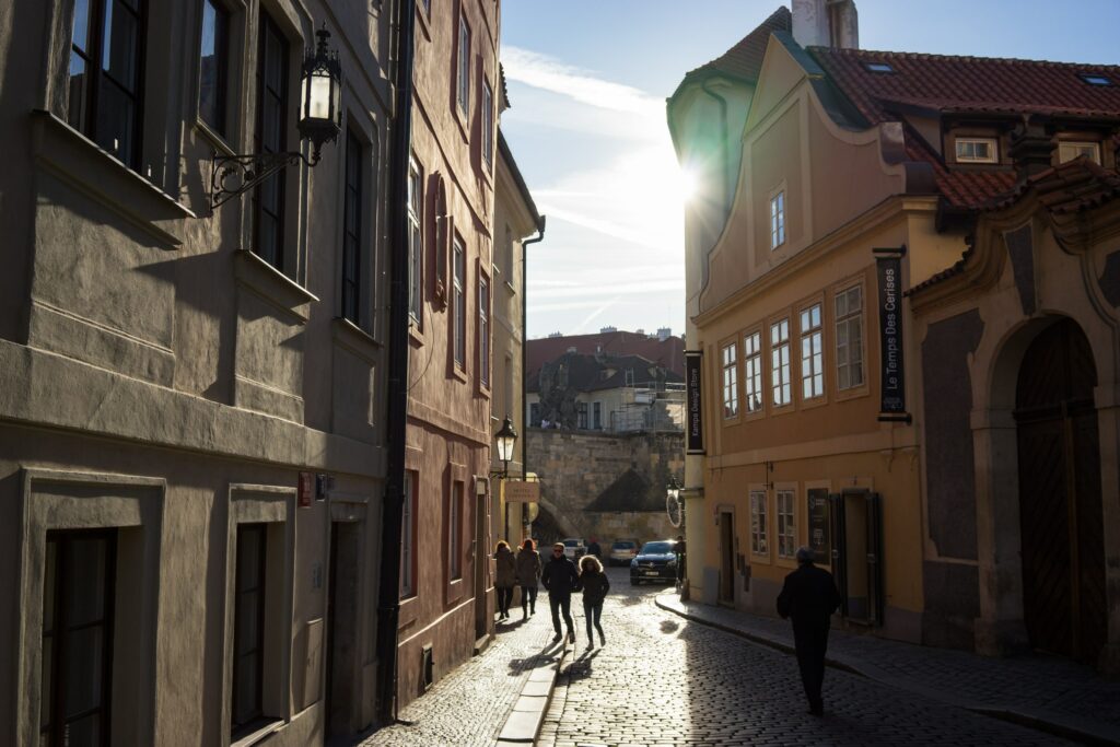 Die Altstadt von Prag im Gegenlicht
