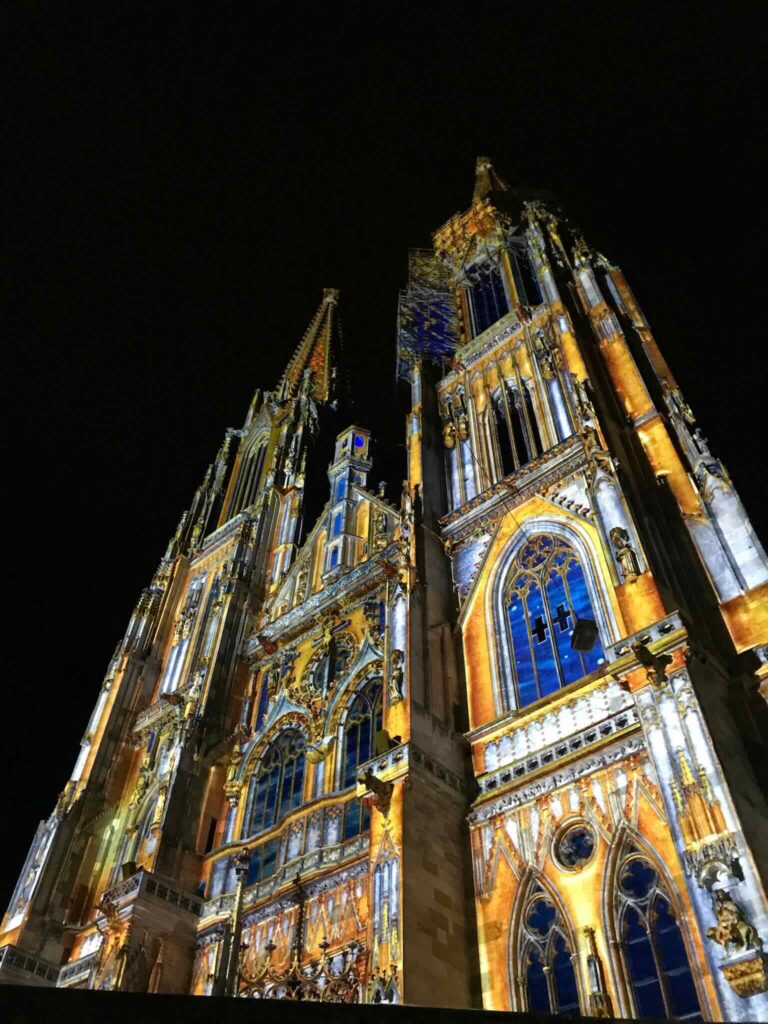 Illuminierter Dom in Regensburg