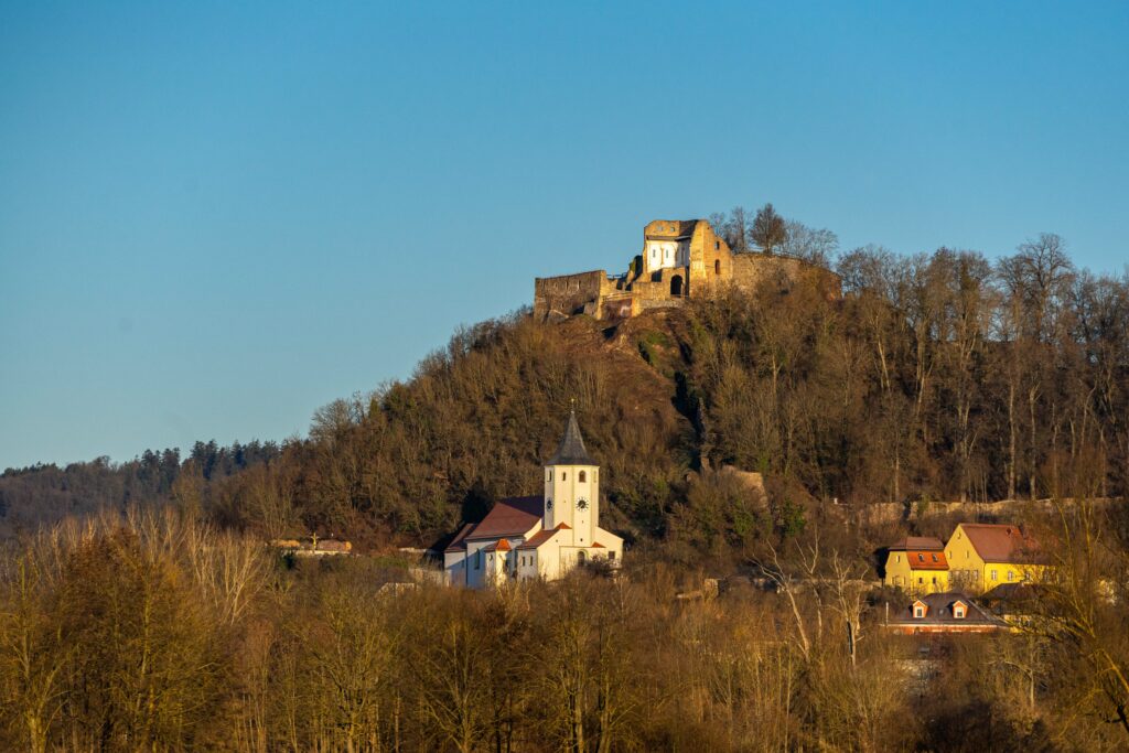 Burgruine Donaustauf bei Regensburg